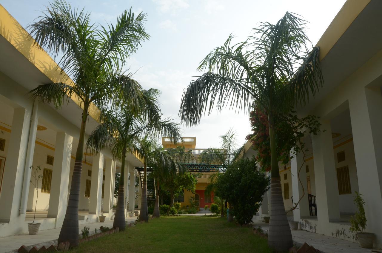 Oyo 10936 Rajasthan Resort Pushkar Bagian luar foto