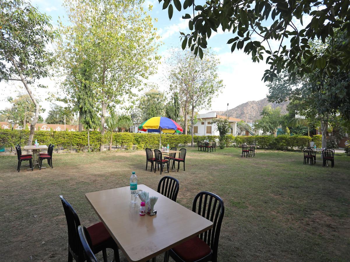 Oyo 10936 Rajasthan Resort Pushkar Bagian luar foto