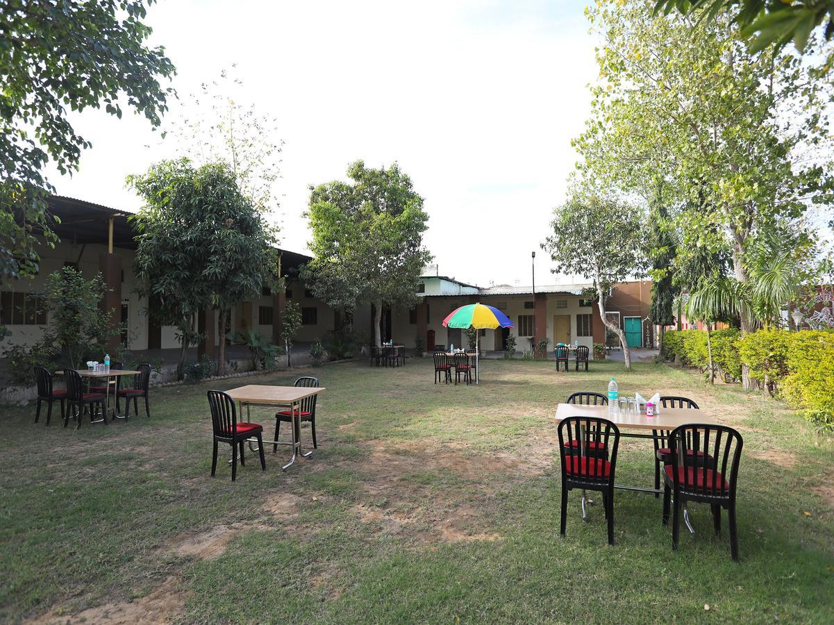 Oyo 10936 Rajasthan Resort Pushkar Bagian luar foto