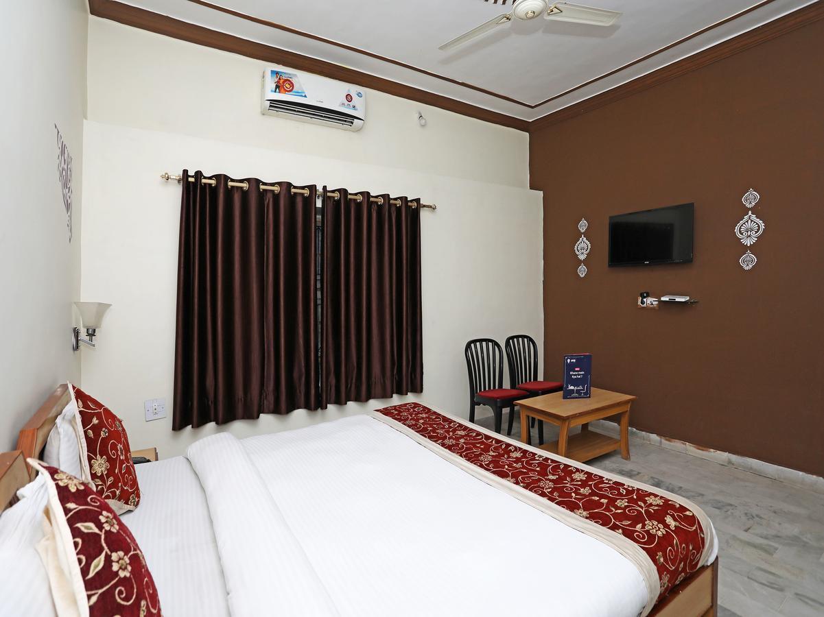 Oyo 10936 Rajasthan Resort Pushkar Bagian luar foto